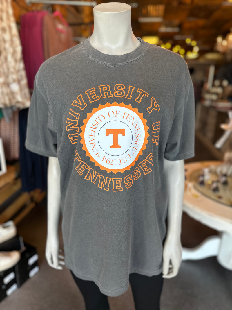 UT Collegiate Tee￼